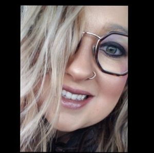 Meet your Posher, Shay